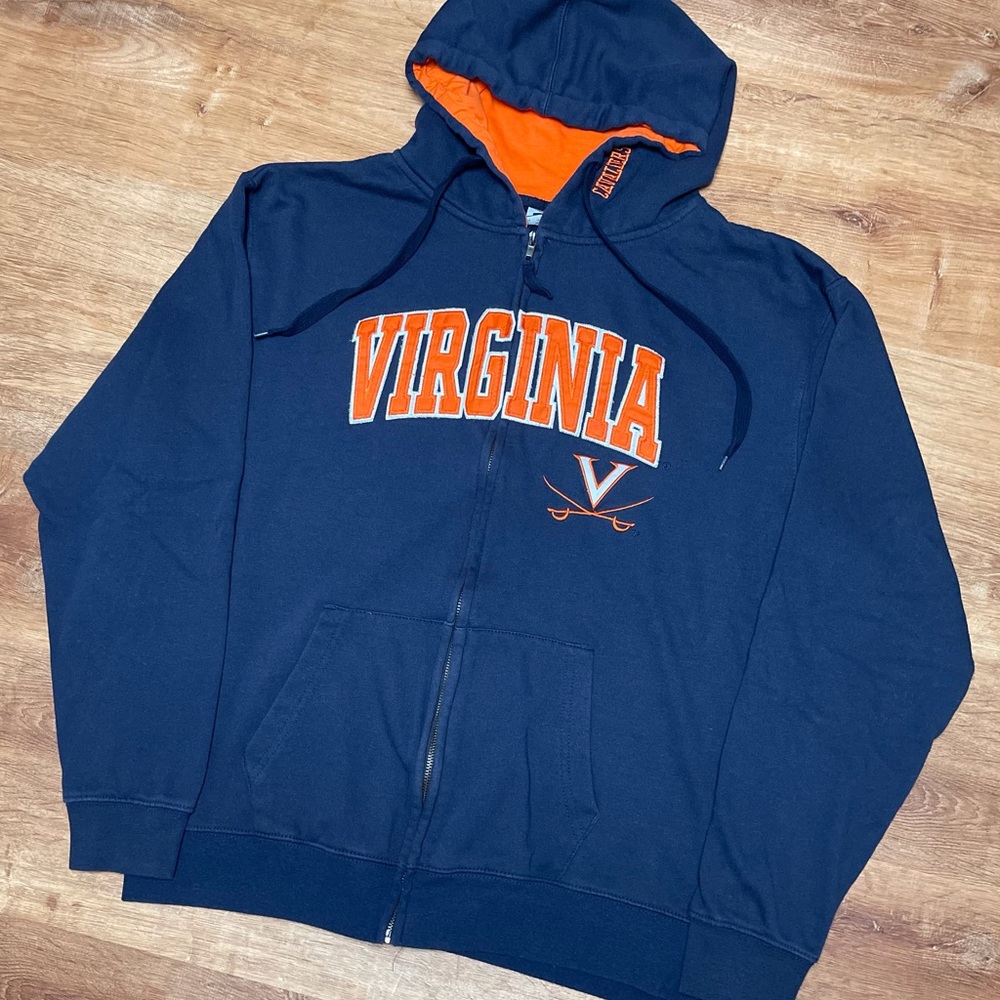 College sweatshirt‎